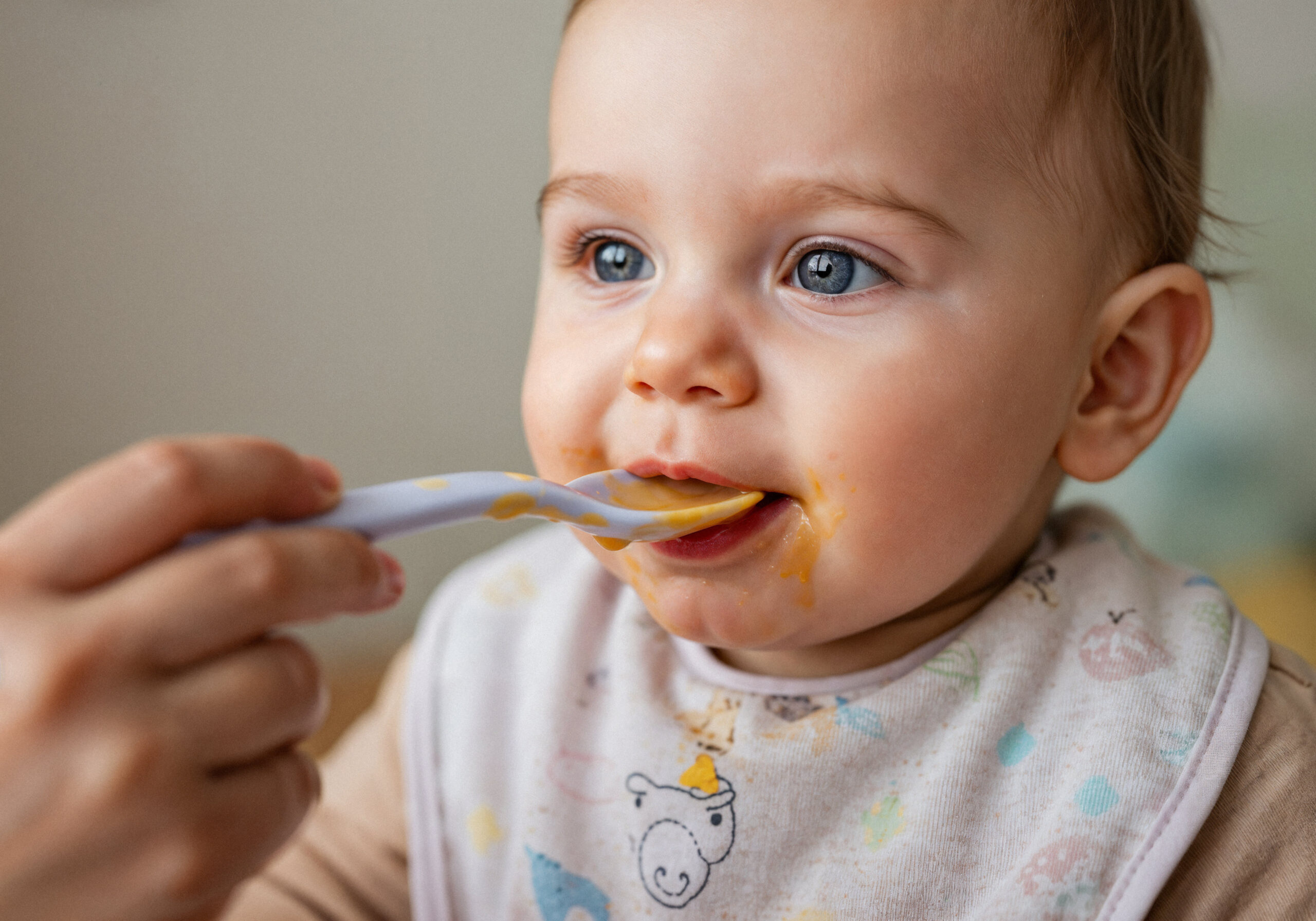 baby-eating-from-spoon